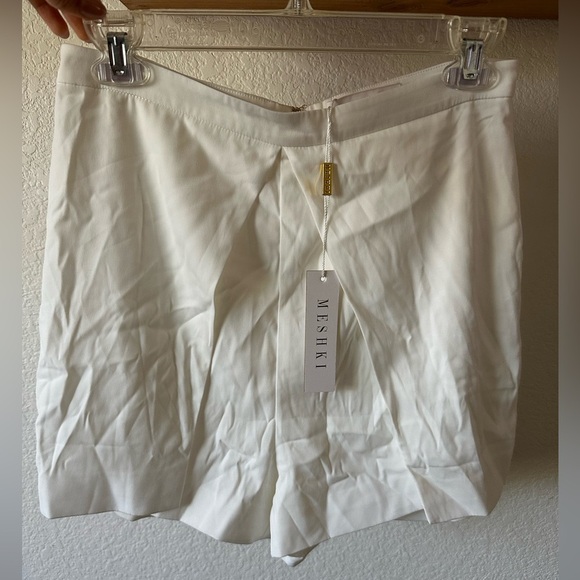 NWT Meshki Amyra Split Shorts in Medium - Picture 3 of 5